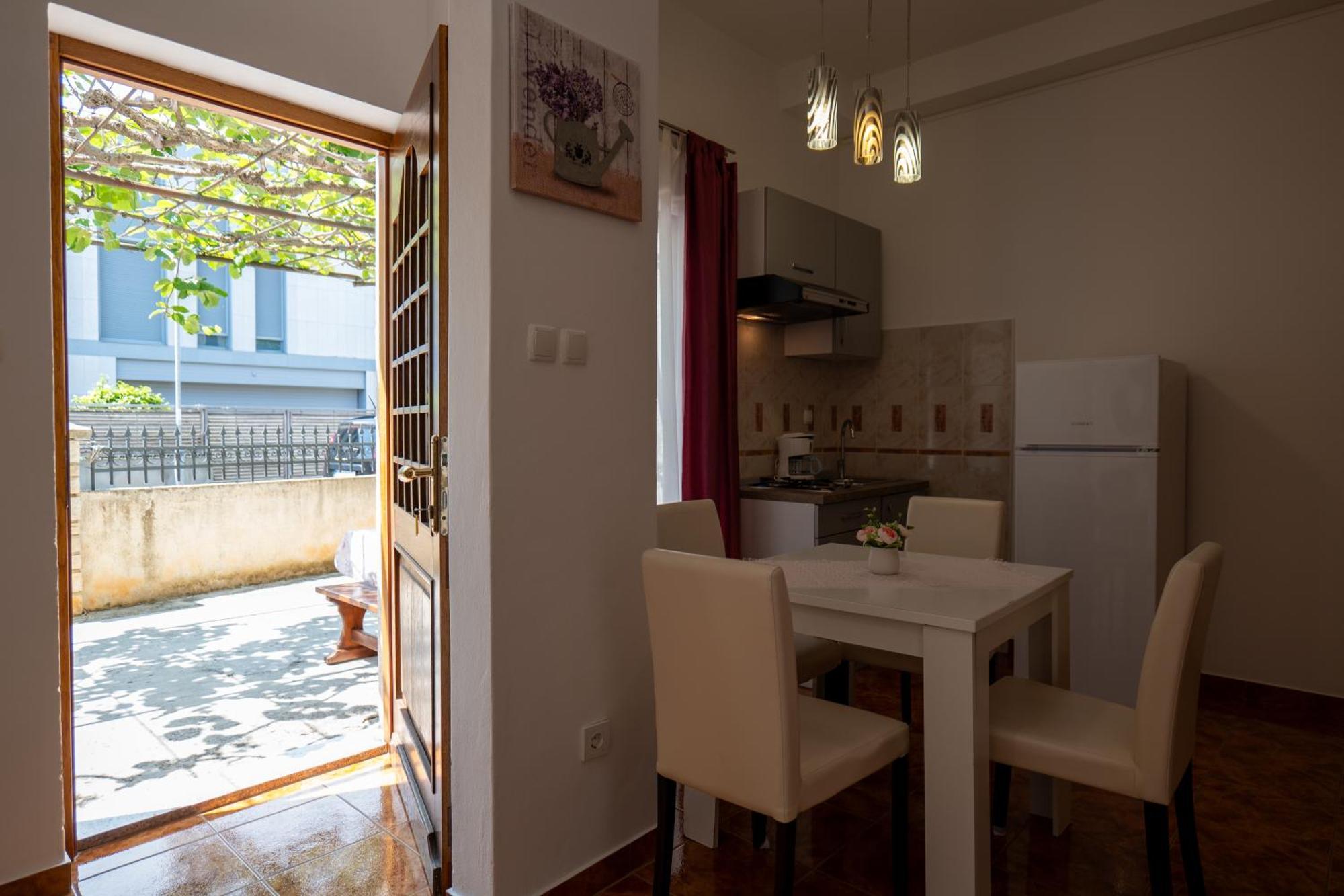 Irena'S Place A1 Ровинь Номер фото