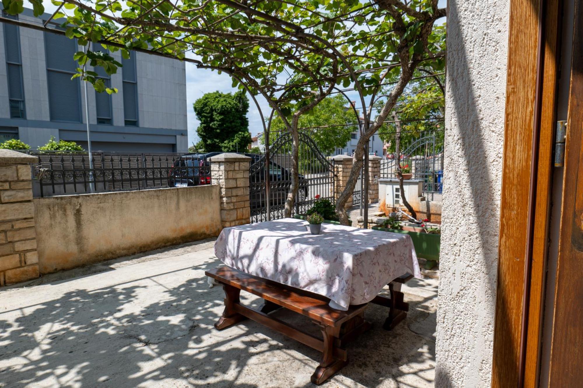 Irena'S Place A1 Ровинь Экстерьер фото