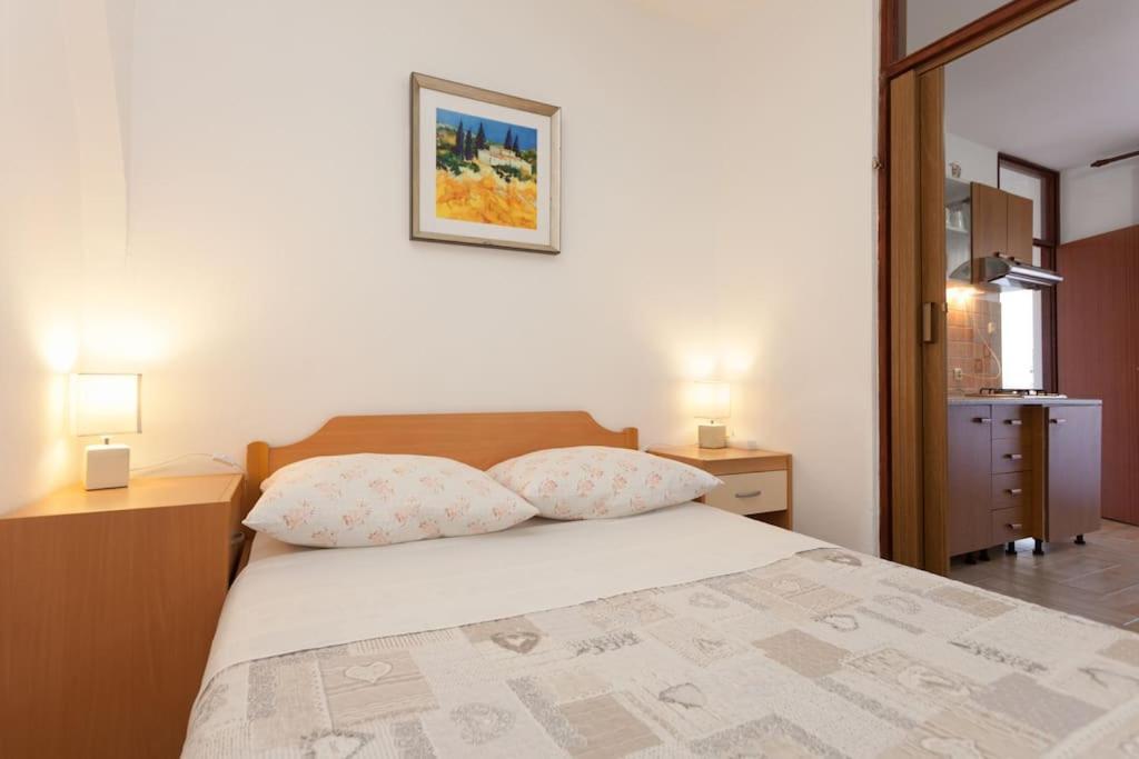 Irena'S Place A1 Ровинь Номер фото