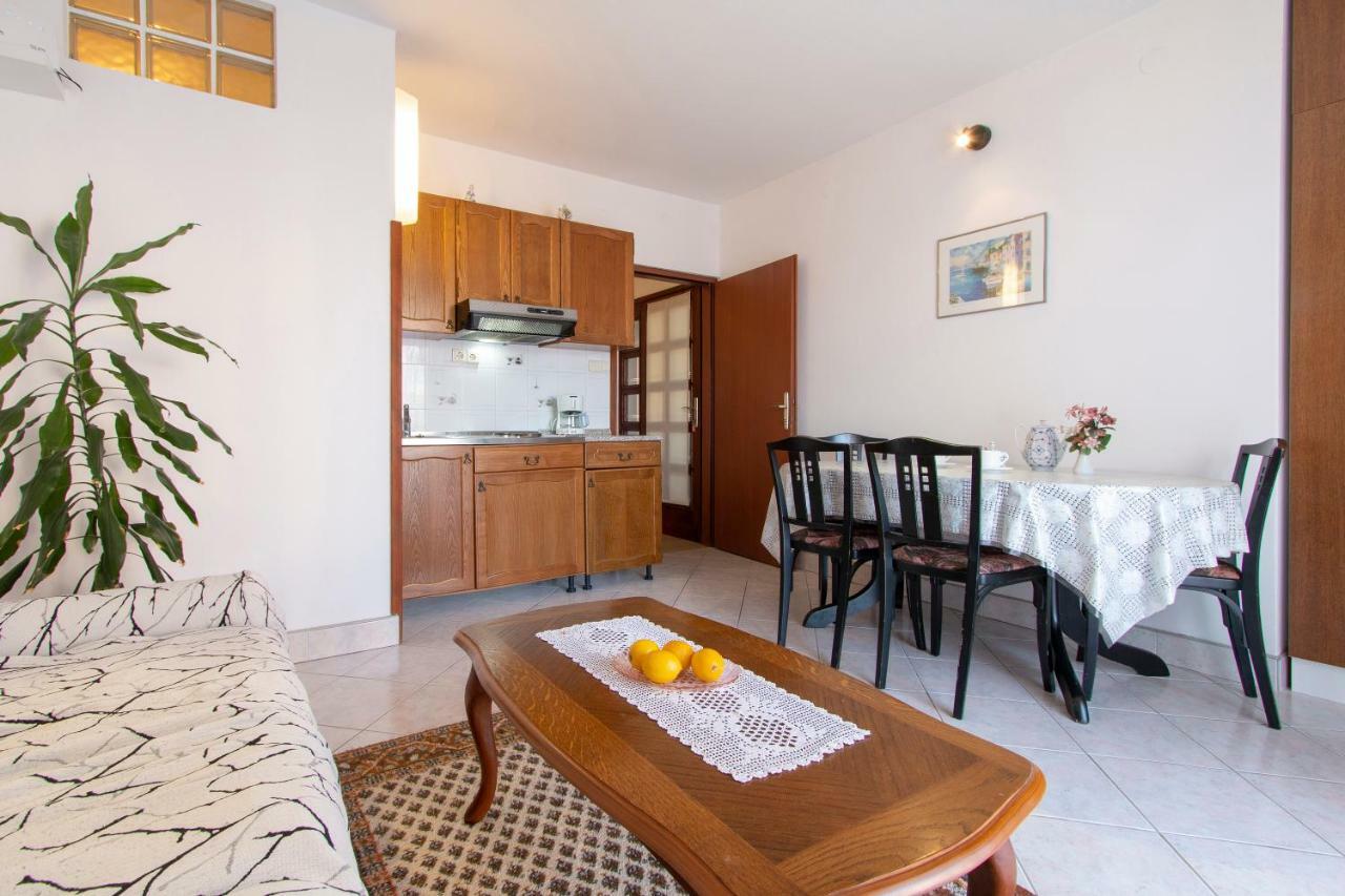Irena'S Place A1 Ровинь Экстерьер фото