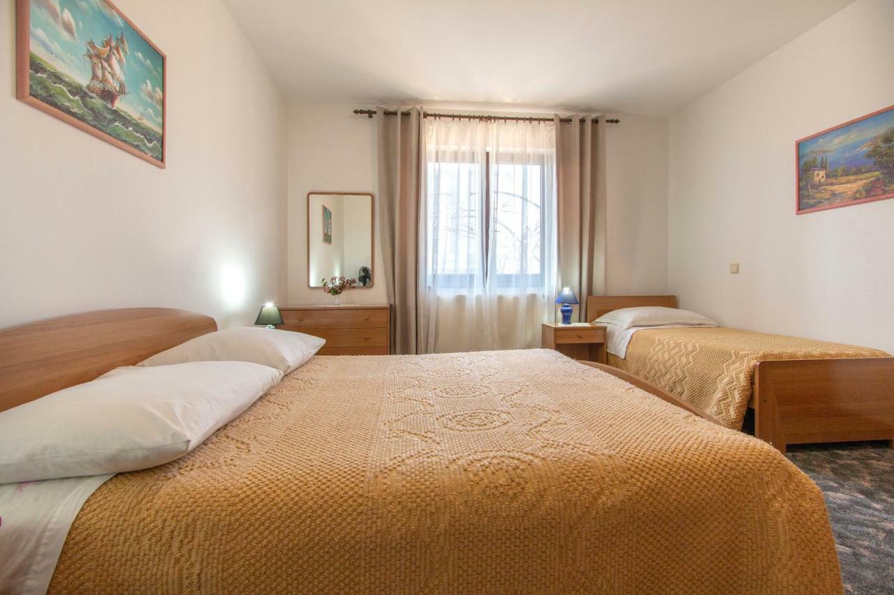 Irena'S Place A1 Ровинь Экстерьер фото