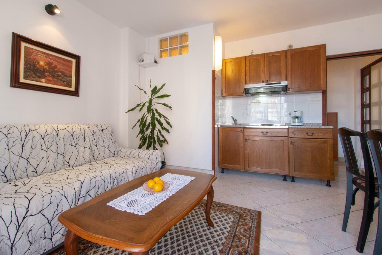 Irena'S Place A1 Ровинь Экстерьер фото