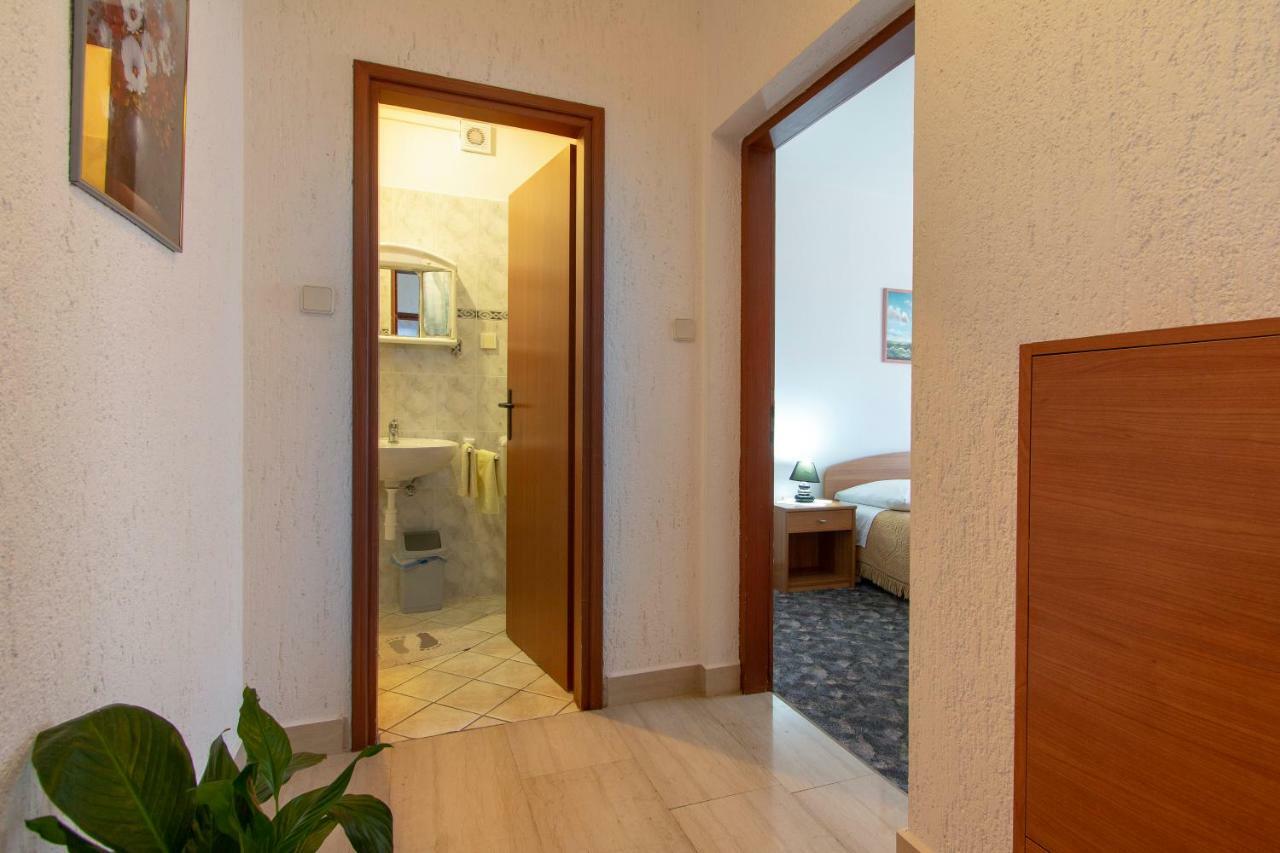 Irena'S Place A1 Ровинь Экстерьер фото